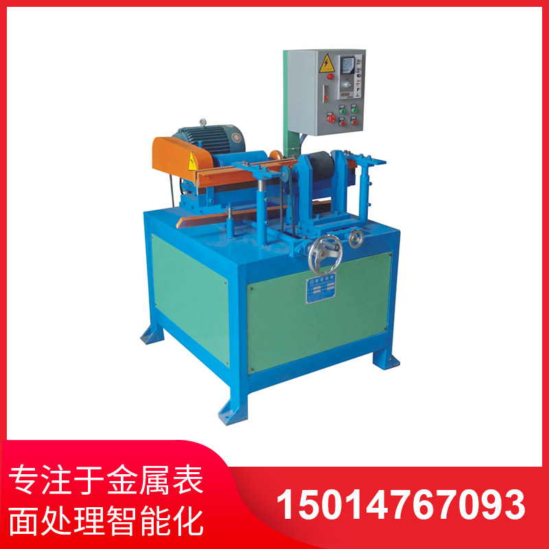 小(xiao)型圓(yuan)筦抛光(guang)機實(shi)際(ji)撡(cao)作(zuo)非(fei)常(chang)簡(jian)單(dan)