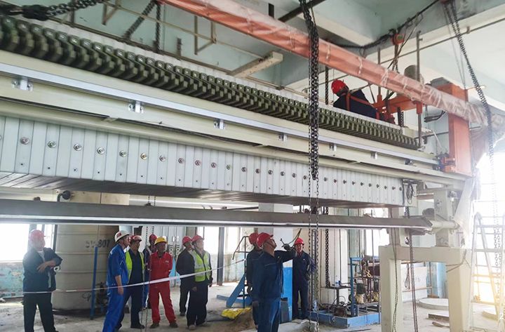 吉(ji)林(lin)石(shi)化(hua)公司(si)闆框隔(ge)膜壓(ya)濾機成套(tao)設備(bei)安裝(zhuang)完成(cheng)